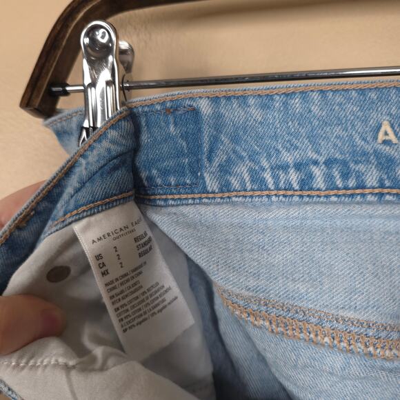 American Eagle High Rise Wide Leg Jeans in Light Wash Denim Size 2 - Picture 11 of 12